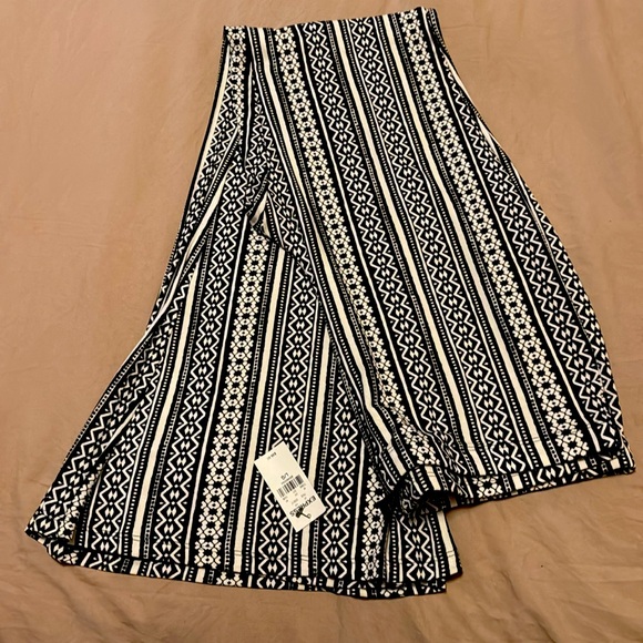 Chic Geometric Patterned Pants - Picture 3 of 5